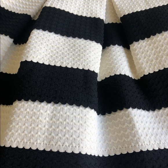 Forever 21 Black and white skirt- Small - Picture 4 of 7